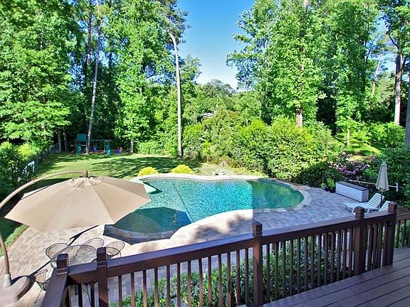 3rd image of 1825 Windemere Dr NE