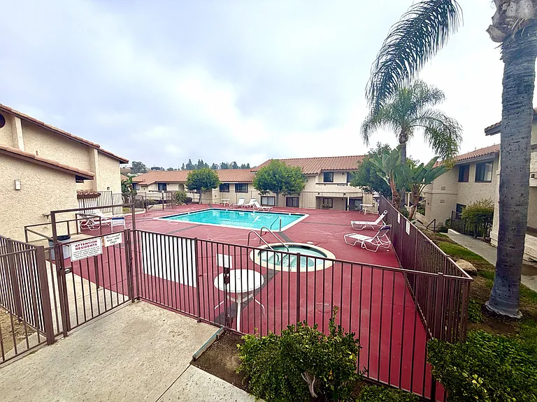 Sunset Pointe — Photo 19