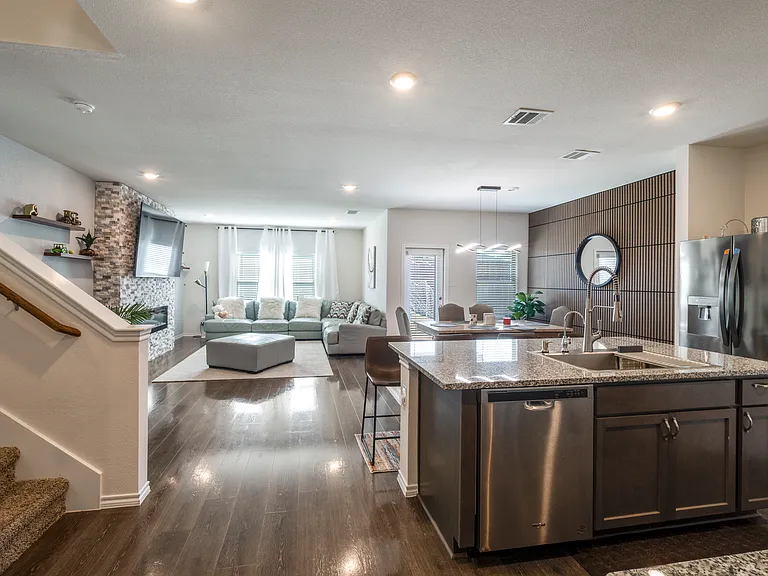 808 Fueller Dr — Photo 4
