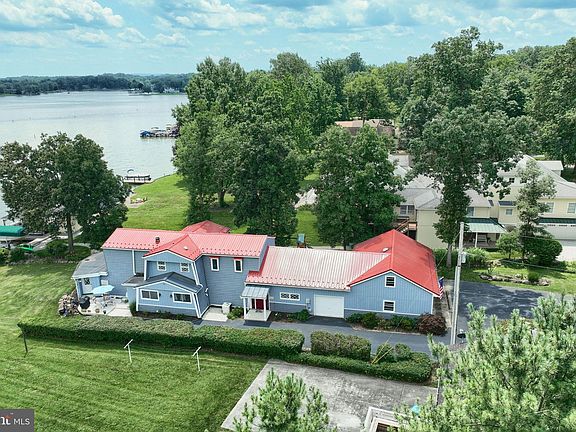 2nd image of 132 Lake Meade Dr