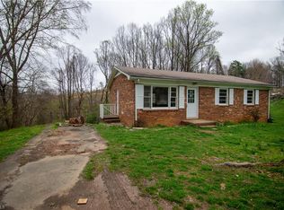 120 Eleanor Ave, Mount Airy, NC 27030