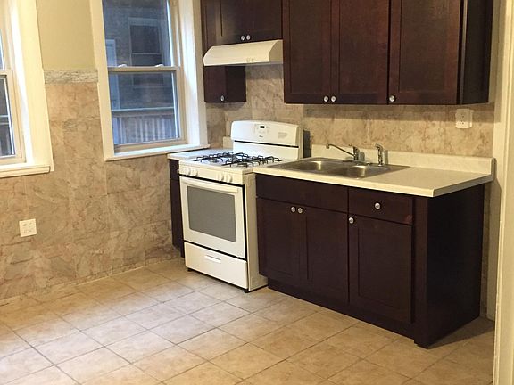 3rd image of 830 W Sunnyside Ave APT 2S