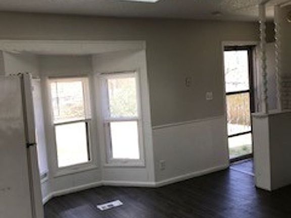 3rd image of 9309 Stark Ave