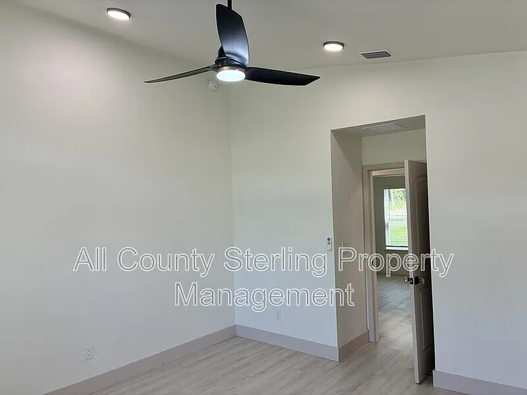 10230 NE 72nd St — Photo 23