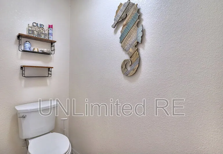 304 Acoma Blvd S — Photo 84