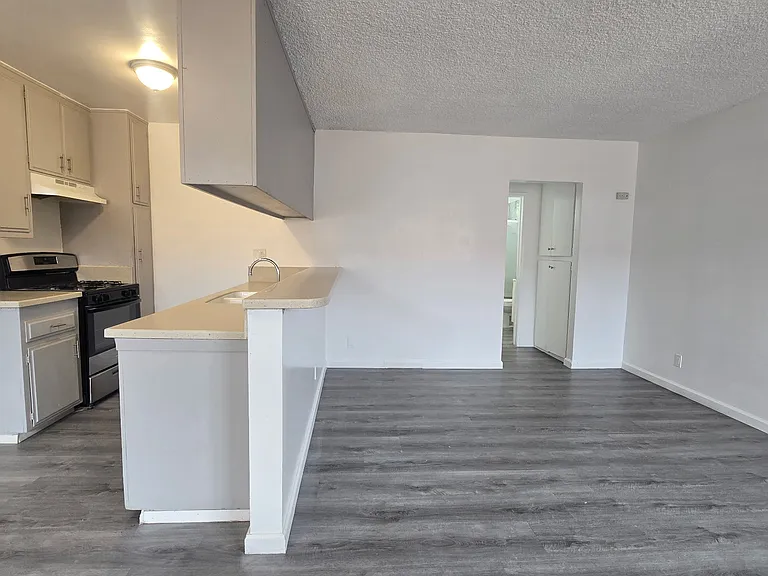 6318 Gentry St #D — Photo 2