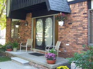 8936 S Christine Dr, Brighton, MI
