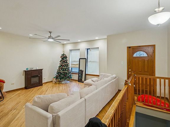 2nd image of 5014 S Prairie Ave APT 1