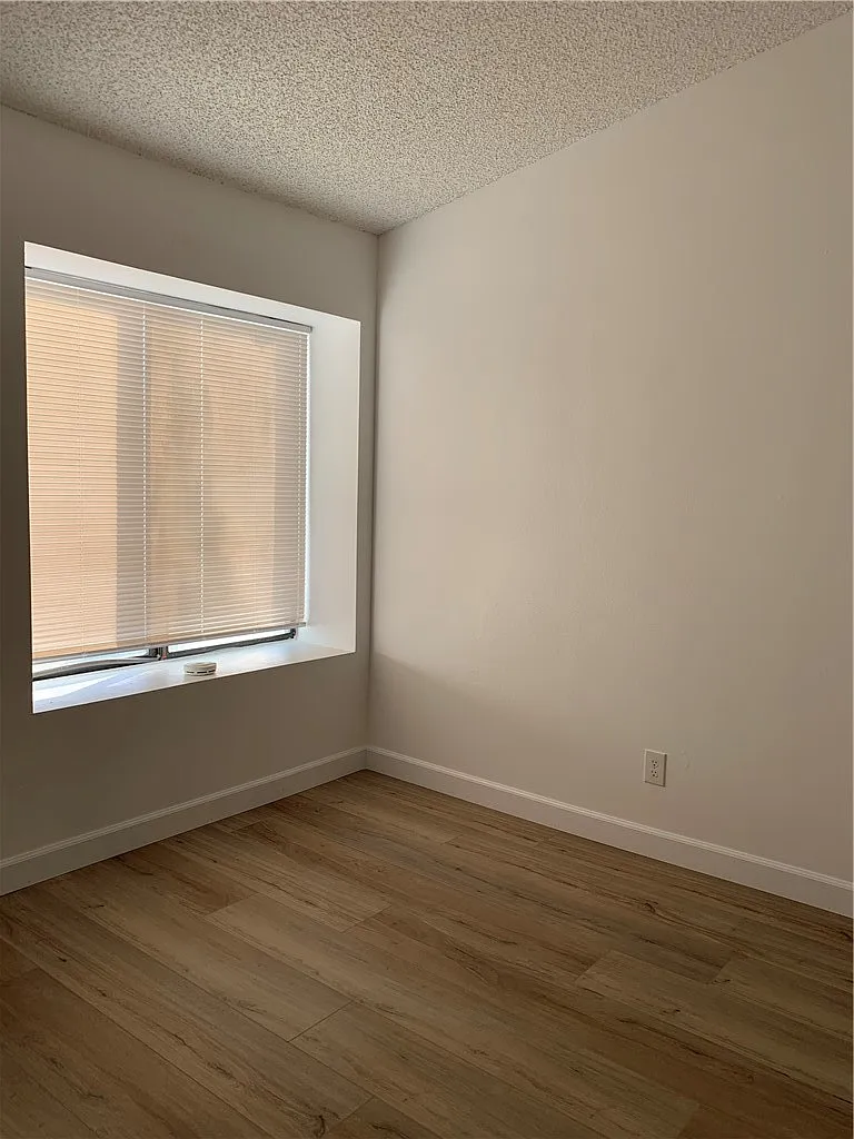 3 bed, 1064 sqft, $2,600 — Photo 2