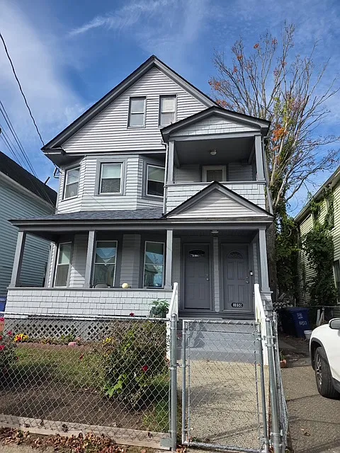 1050 Maplewood Ave #1