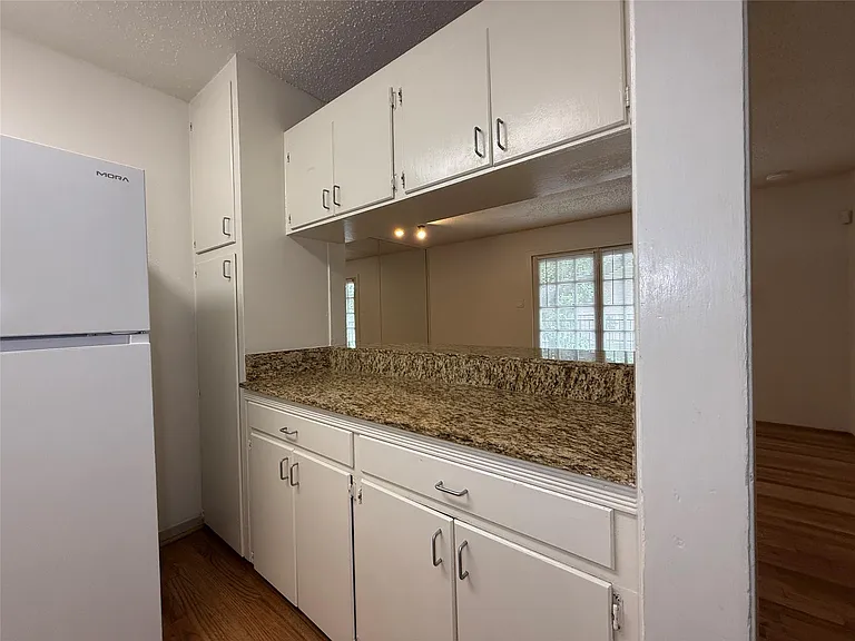 1801 Cortlandt St #17 — Photo 17