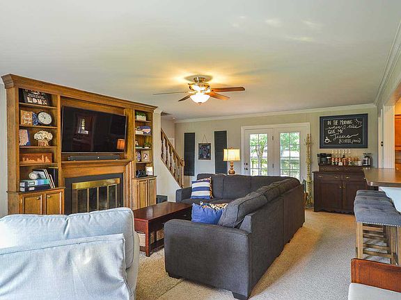 4th image of 351 Park Plaza Dr