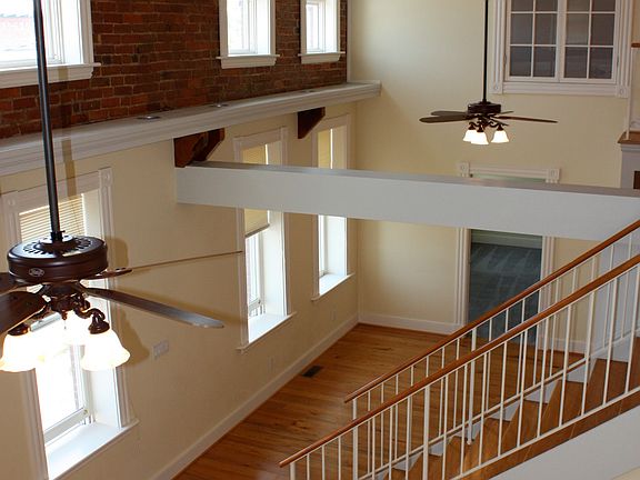 2nd image of 915 High St #Loft