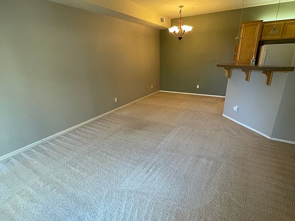 4th image of 532 Manhattan Pl