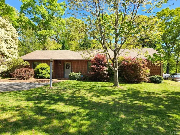 137 New London Dr, Lynchburg, VA 24502