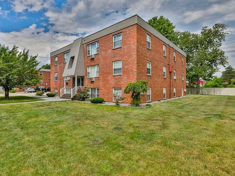 99 Cluff Crossing Rd #5C — Photo 2