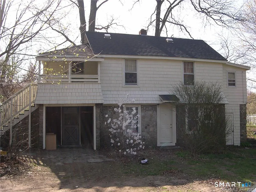 1 bed, 1.0 bath, 802 sqft, $1,075 — Photo 1