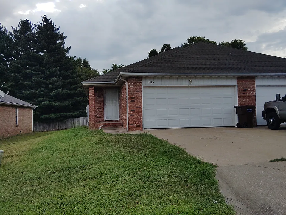 1820 N Laurel Hill Pl