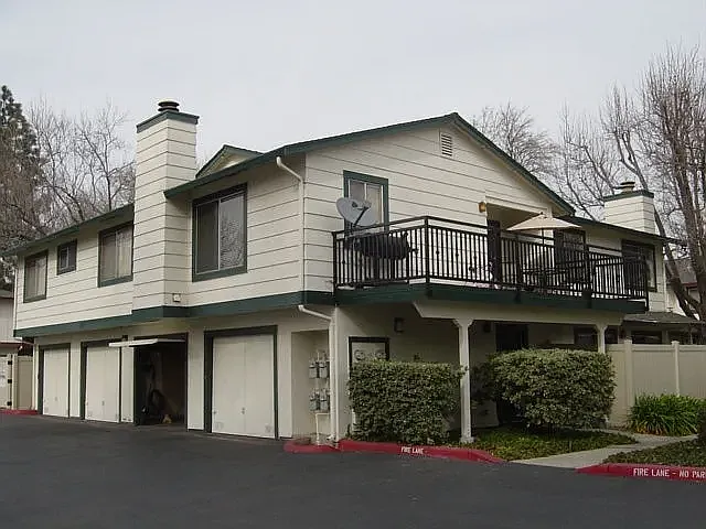 2 bed, 1200 sqft, $3,150 — Photo 2