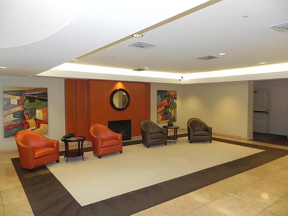 4th image of 801 S Greenbrier St APT 309