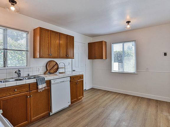 5th image of 859 Figueroa Dr
