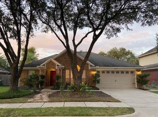1803 E Oakwood Dr, Pearland, TX 77581