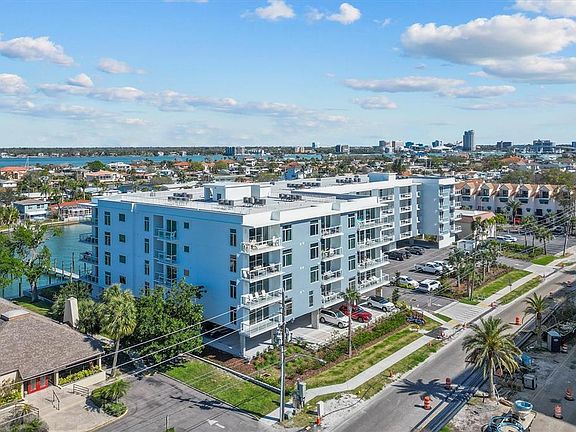 5th image of 415 ISLAND WAY #311
