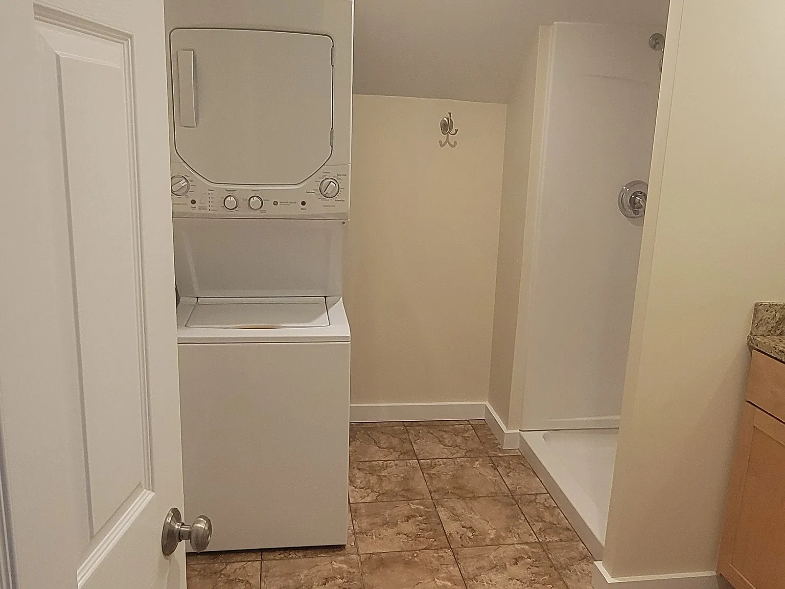 1 bed, 1000 sqft, $1,400 — Photo 3