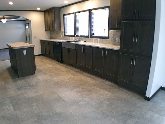 3rd image of 3880 Emerald Park Dr