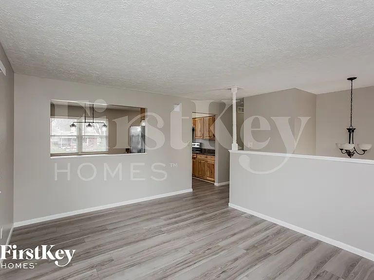 418 Andrea Dr — Photo 4