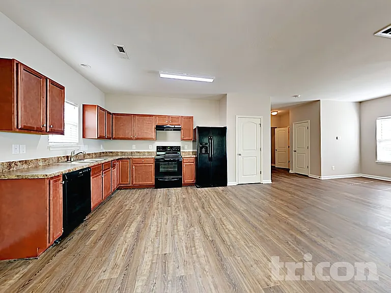 917 Leatherstone Ln — Photo 8