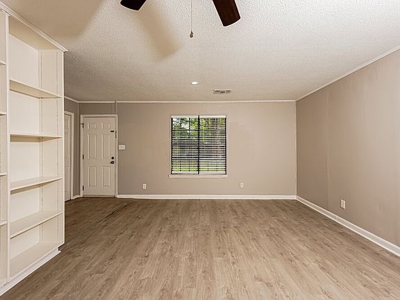5th image of 40 Sunscape Dr