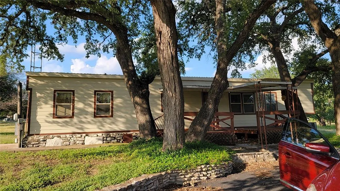 3 bed, 1.0 bath, 680 sqft, $1,850 — Photo 2