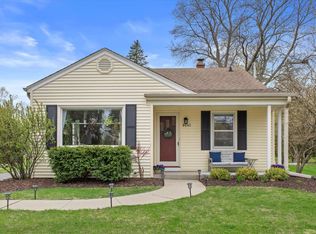 8045 N Whitney Rd, Fox Pt, WI 53217