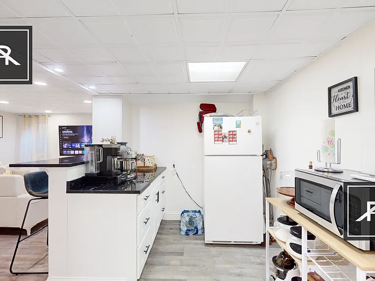 17 Glenville Ave #B5 — Photo 2