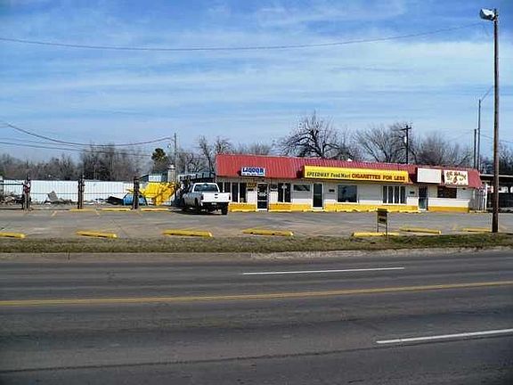 5th image of 801 SE 44th St