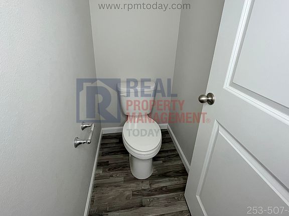3rd image of 5013 Andrew St SE