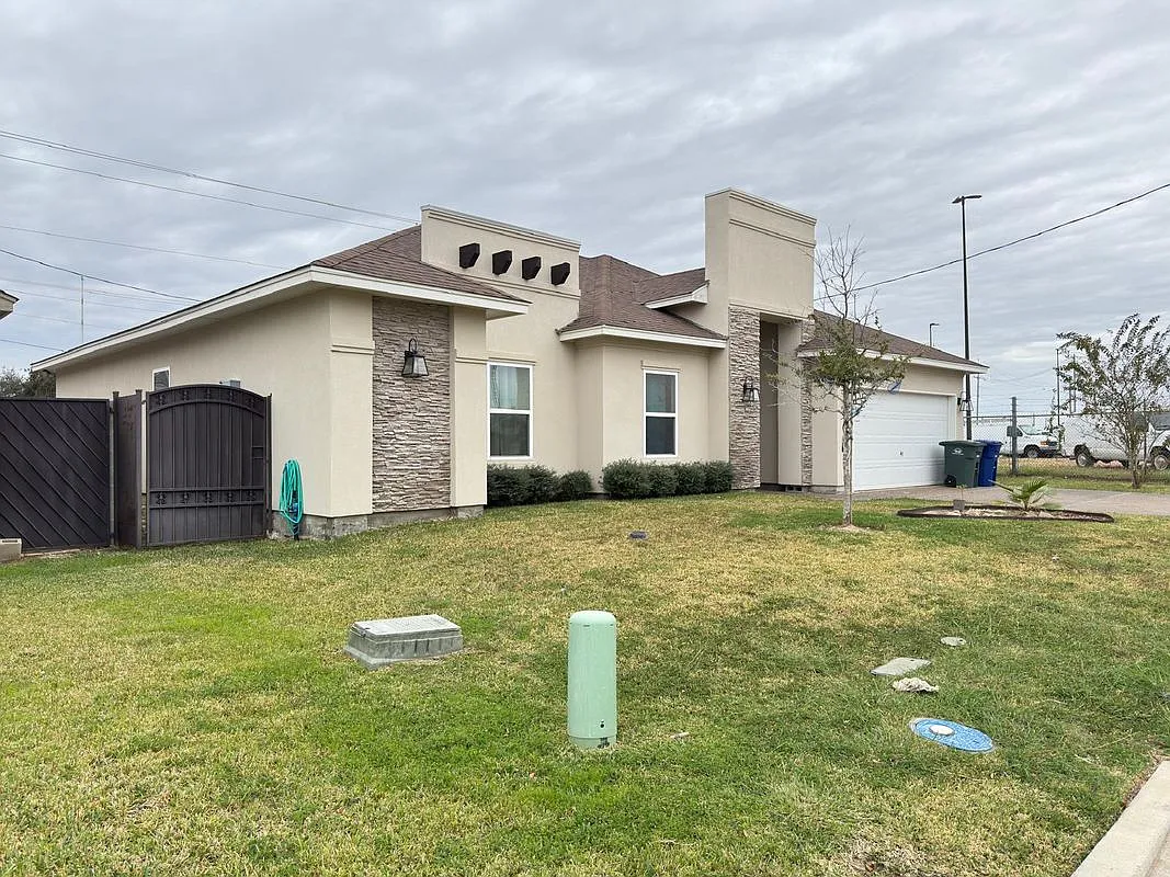 4 bed, 2.5 bath, 1926 sqft, $2,500 — Photo 4