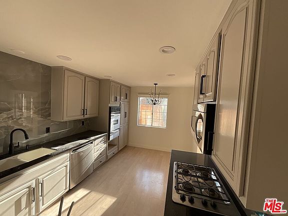 4th image of 5200 White Oak Ave Unit 9