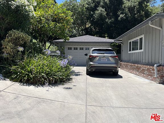 3rd image of 1290 Club House Dr