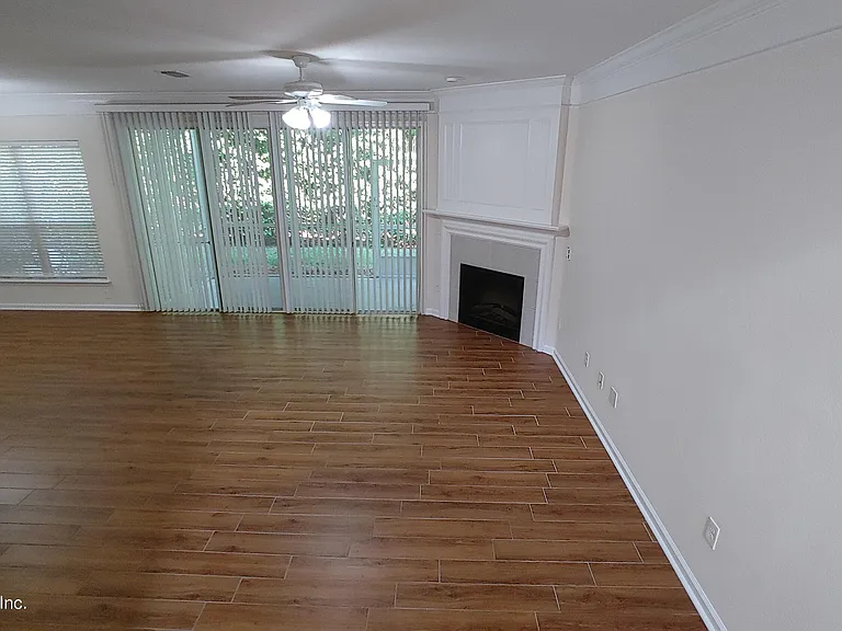 11073 Castlemain Cir E — Photo 7