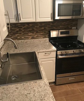 3rd image of 9840 S Hoxie Ave
