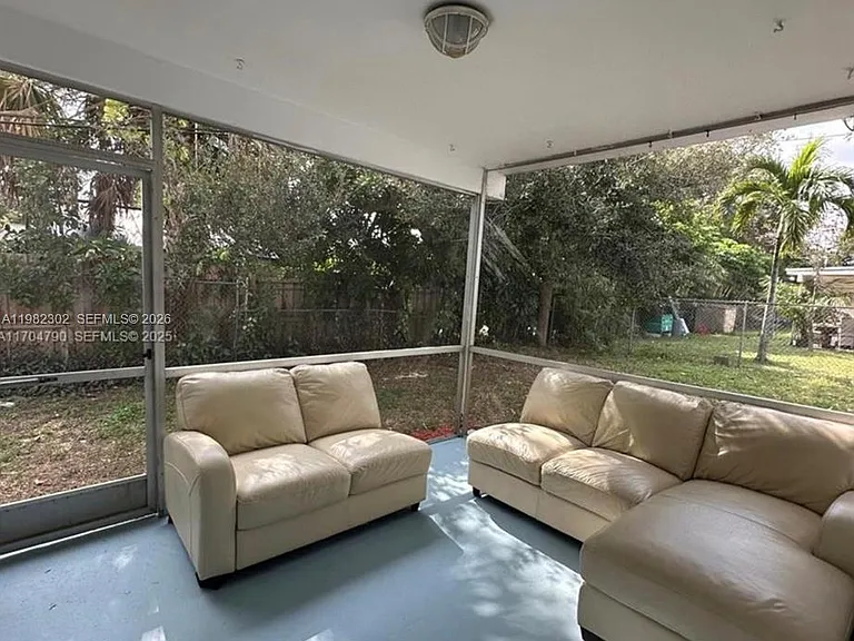 2620 SW 51st St #1-2 — Photo 10