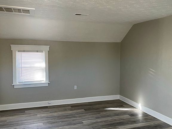3rd image of 6028 Wakefield Ave #Up