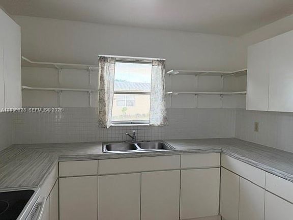 2nd image of 2128 Roosevelt St #3