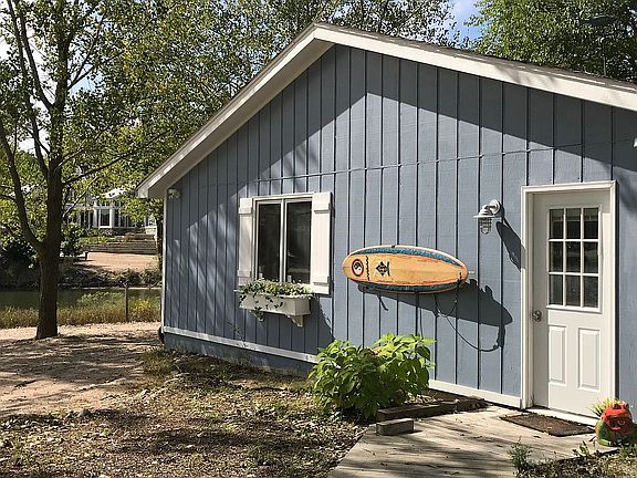 3-car garage entrance