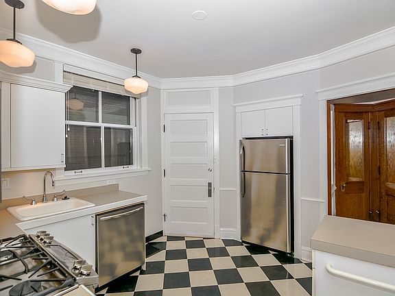 4th image of 1940 W Berenice Ave #2