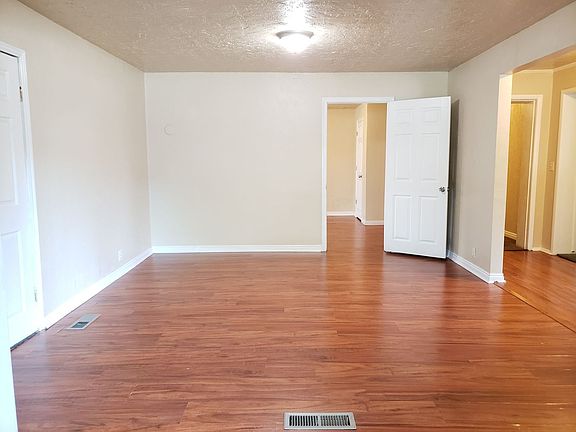 3rd image of 352 E Hampton Ave #1