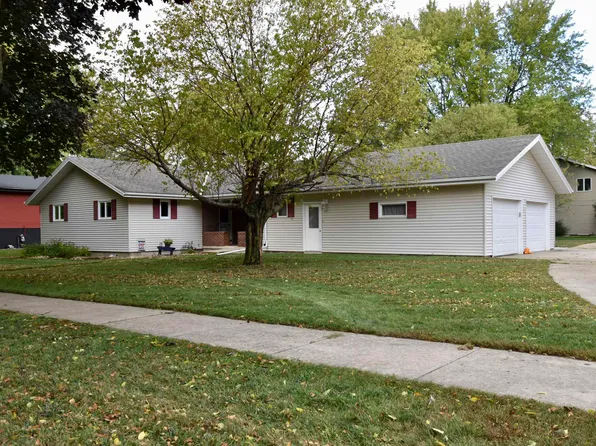 514 Elm Dr, Sibley, IA 51249