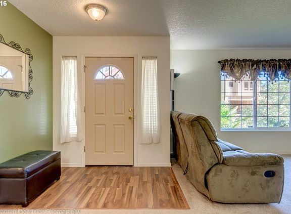4th image of 4309 NE 34th Cir
